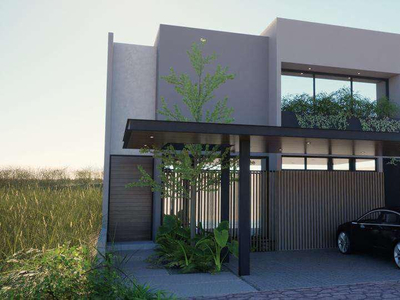 Residencia En Altozano Con Jardín Interior Y Construcción De