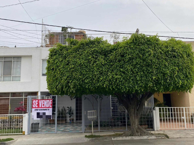 Casa Preciosa En Gran Zona De Guadalajara.