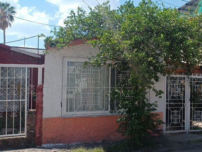 Casa En Venta En Irapuato, Fraccionamiento La Pradera, Excel