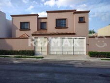 casa en venta en privada nogalar, san