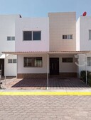 renta casa céntrica en fraccionamiento residencial