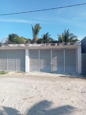 Doomos. CASA DE UNA PLANTA CON EXCELENTE UBICACIÓN EN CHELEM PUERTO, PROGRESO