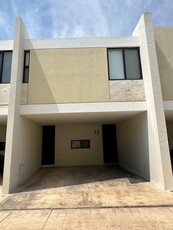 Doomos. Casa Townhouse de 2 Habitaciones en Privada Maculi, Cholul, Merida