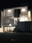 Casa con cuarto de servicio en Colinas de Juriquilla SM