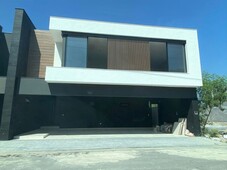 Estrena Casa en Privada Encinos del Vergel en calle privada! C/ jardín y terraza