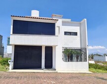 Venta hermosa casa coto privado ubicado sobre Av. Juan pablo ll 4 recamaras