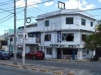 Casa con locales en Avenida Río Nazas