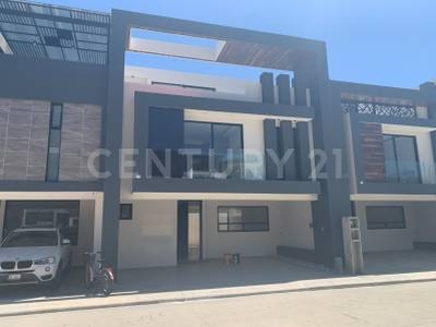 Venta de Casa con 4 Recamaras en Residencial Nobel, San Andres Cholula, Puebla