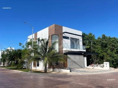 Venta de hermosa casa en Rio Residencial, Cancún, Q. Roo OFC9123