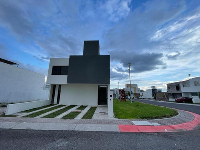 Casa Nueva En Venta Con Roof Garden Y 4 Recámaras Una En Pb En Juriquilla San Isidro