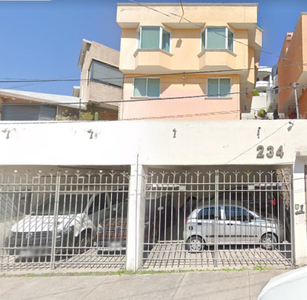 Venta De Casa En Los Pirules, Tlalnepantla, A Precio De Remate Bancario