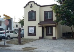 casa en venta en fracc urbi villa del rey en monterrey