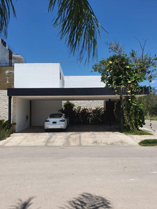 Casa En Venta En Esquina En Temozón Norte