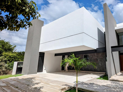 Estrena Divina Casa En Yucatán Country Club