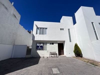 Casa en esquina Villas Palmira Lomas del Marqués