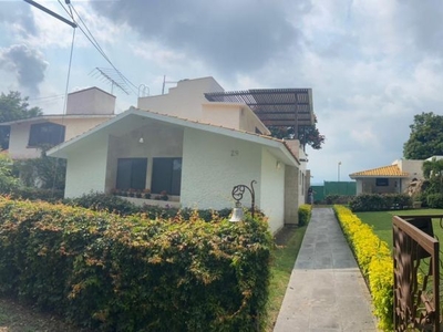 CASA EN VENTA DE 2 NIVELES