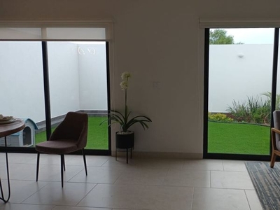 En Venta Casa en Cañadas del Arroyo, 3 Recamaras, Jardín, Roof Garden, C.195 m2