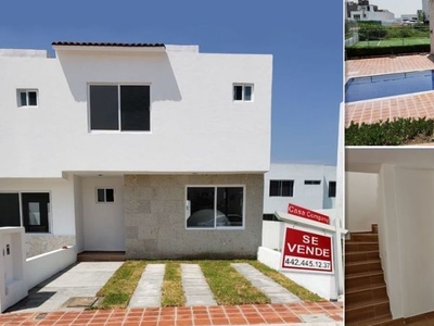 Hermosa Casa en Pedregal de Schoenstatt, Jardín, 3 Recamaras, 2.5 Baños, Alberca