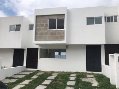 Hermosa Casa en Zibatá, Equipada, Gran Jardín, 3 Recamaras, 2.5 Baños