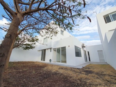 Preciosa Casa en El Mirador, Tipo Duplex, PLANTA BAJA, con GRAN JARDÍN !!