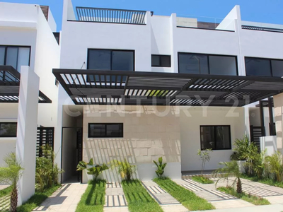 Casa De 4 Recamaras En Venta, Rio, Cancún, Quintana Roo