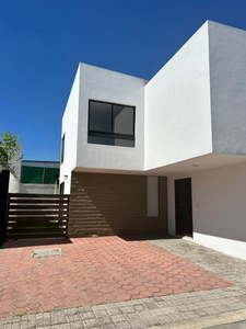 Casa En Renta Con 3 Habitaciones Cerca De Explanada Puebla