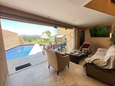 Casa En Venta En Uno De Los Fraccionamientos Más Exclusivos, Cumbres Del Lago