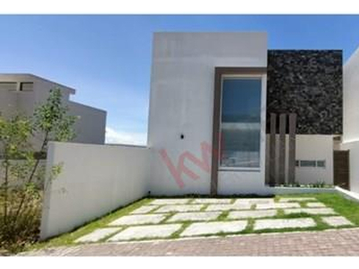 Descubre El Lujo De Esta Espectacular Casa Nueva En Colina Jurquilla $3,980,000