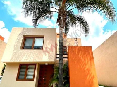 Hermosa Casa En Venta En Corregidora Con Excelente Ubicacion