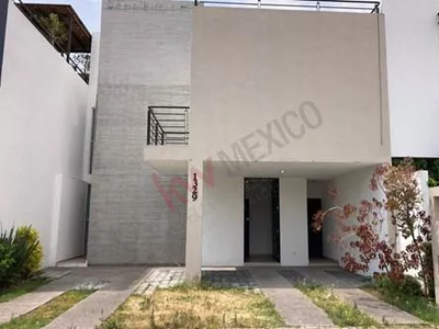 Se Renta Casa Con Roof Garden En Juriquilla La Condesa, Querétaro, Qro.