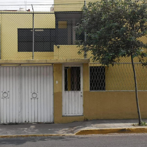 Venta De Casa Sobre Avenida Las Torres, Cerca De Pino Suarez