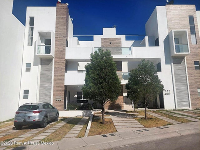 Zakia. Departamento En Planta Alta De 3 Recamaras, Venta