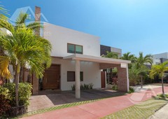 doomos. casa en venta en residencial cumbres cancun 4 recamaras 1 en planta baja