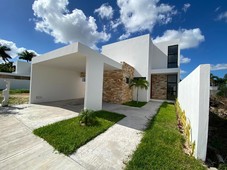 doomos. casa en venta en merida, privada gran valle cholul 4 habitaciones y alberca