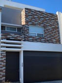 doomos. ofrezco casa en venta en cumbres elite 8 sector