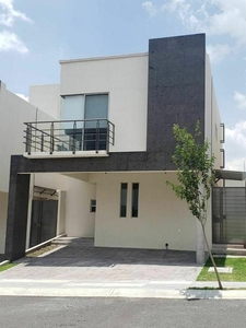 CASA EN RENTA EN EL FRACC MIRADOR, RESIDENCIAL DEL PARQUE QUERETARO