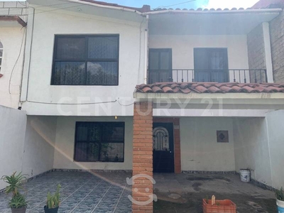 Casa en venta en Bellavista, Metepec a un costa...