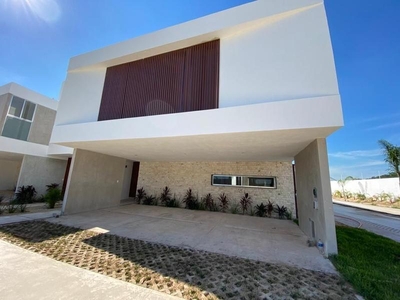 EXCLUSIVA CASA EN VENTA EN MÉRIDA, PRIVADA ORIGEN XCANATÚN, 5 RECÁMARAS, ESTRENA