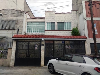 VENTA DE CASA EN COLONIA NARVARTE