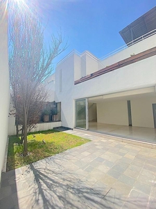 VENTA o RENTA CASA LA LOMA SANTA FE MISIONES CDMX CON JARDIN Y ROOF GARDEN