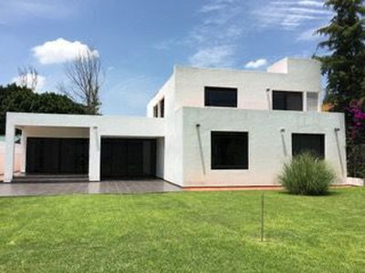 Casa En Jurica En Venta Y/o Renta.