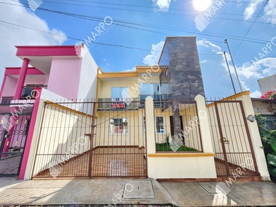 Casa en venta con 3 recamaras fraccionamiento privado en Coatepec Ver