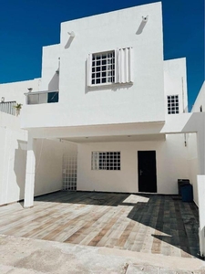 EXCELENTE CASA FAMILIAR EN ISLA AZUL HUAYACAN