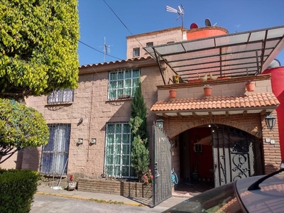 Casa en condominio en venta 2da Cerrada Coco Plumoso 1, Fraccionamiento Hacienda Las Palmas, Ixtapaluca, México, 57630, Mex