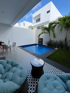 Doomos. Casa de 4 recamaras en venta, Av. Huayacan, Aqua by Cumbres, Cancun