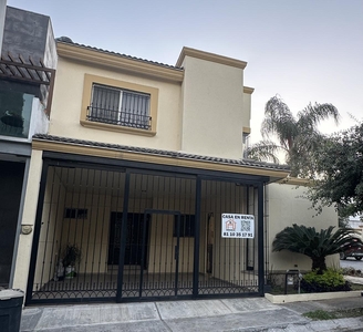 Doomos. Casa en Renta en Cumbres 2do sector Monterrey Nuevo Leon