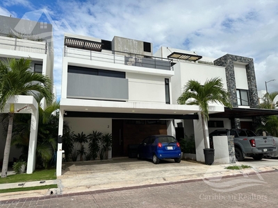 Doomos. Casa en Renta en Residencial Aqua Cancun ABT9030