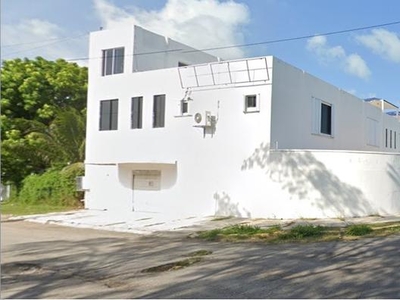 Doomos. Casa en renta frente al mar en Chetumal 860 m2 construidos.