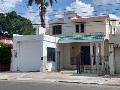 Doomos. Casa en renta ideal para negocio en Mérida