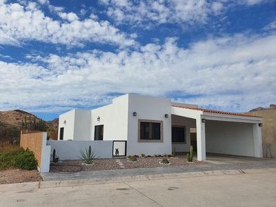 Doomos. Casa en Renta Ubicada en El Pedregal, San Carlos, Sonora.